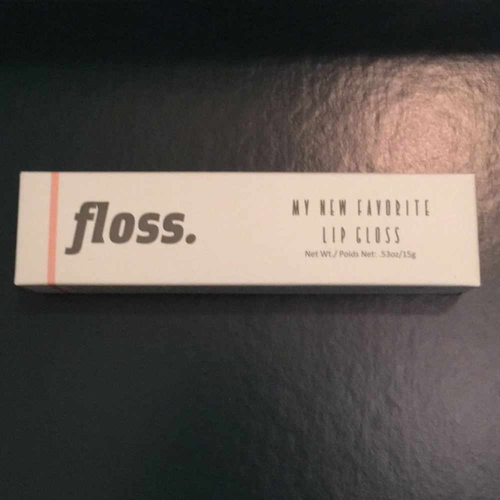 Lip Gloss for smooth and plump looking lips
